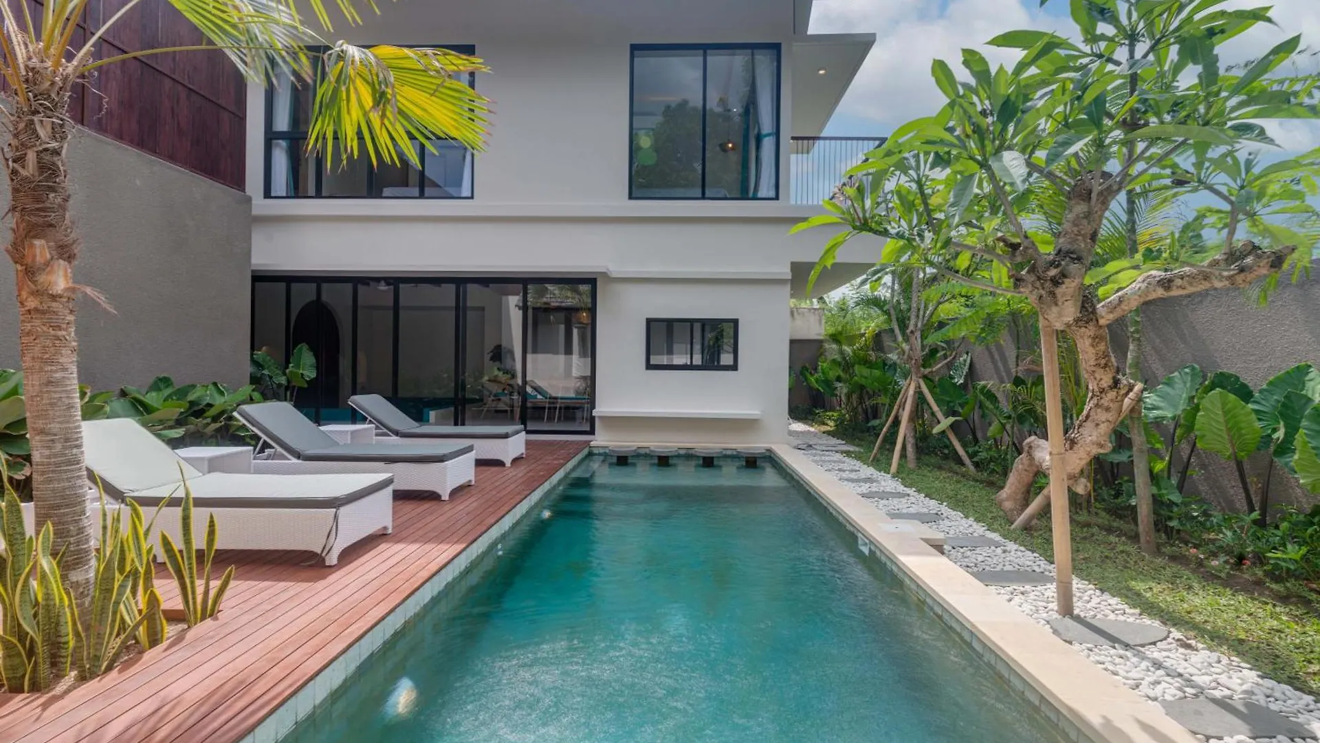 Stunning 3Br Villa With Private Pool & Tranquil Ubud Retreat  Ubud (Bali)
